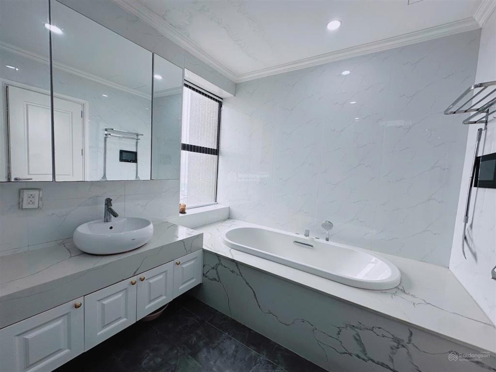 Em mỹ chuyên cc dolphin cần cho thuê căn hộ 186m2, 4pn, có thể vào ở luôn, giá 16tr/tháng