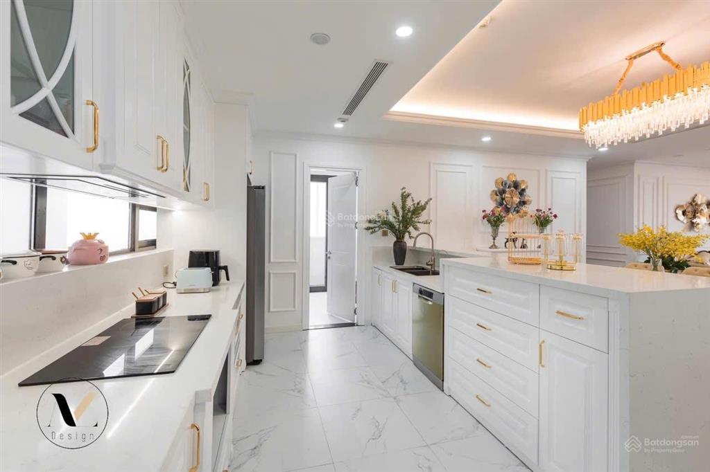 Em mỹ chuyên chung cư dolphin plaza cần cho thuê căn hộ 191m2,4pn, full đồ, có slot ô tô,vào ở luôn