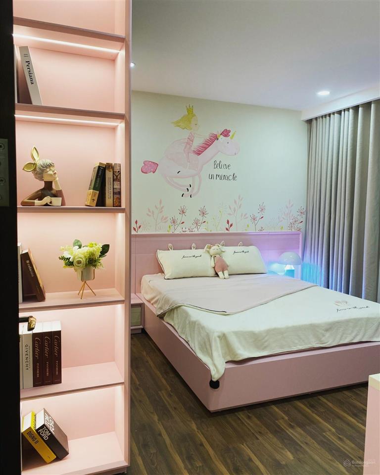Em cần bán căn hộ goldmark city 02pn, 78m2. full đồ. sổ đỏ sẵn. tầng trung. hướng mát. view đẹp