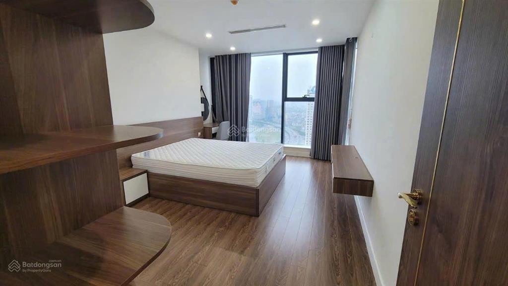 Cho thuê căn hộ mỹ đình, sunshine center, 153m2, 4pn,có slot ô tô. có thể vào ở luôn.19 triệu/tháng