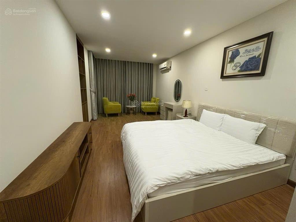 Cho thuê căn hộ discovery complex cầu giấy, 155m2, 3pn, nội thất đẹp mới, giá 23tr/tháng