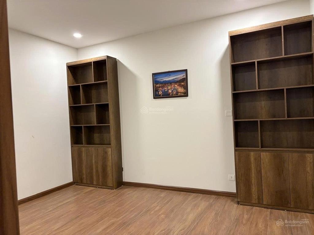 Cho thuê căn hộ discovery complex cầu giấy, 155m2, 3pn, nội thất đẹp mới, giá 23tr/tháng