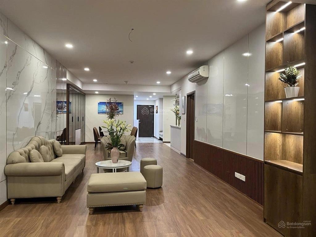 Cho thuê căn hộ discovery complex cầu giấy, 155m2, 3pn, nội thất đẹp mới, giá 23tr/tháng