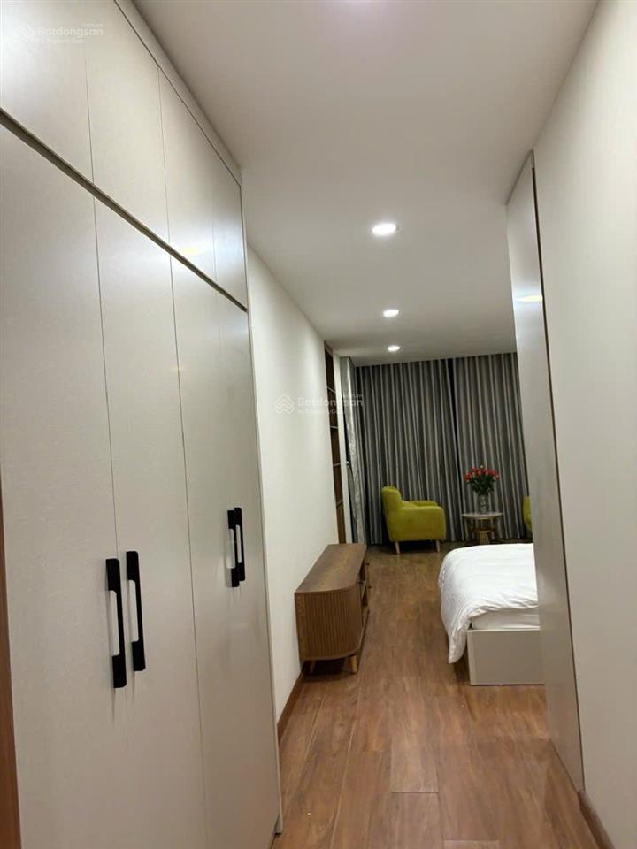 Cho thuê căn hộ discovery complex cầu giấy, 155m2, 3pn, nội thất đẹp mới, giá 23tr/tháng