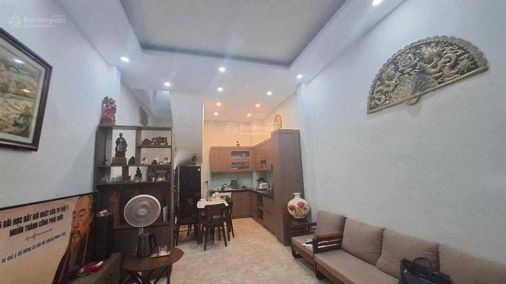 Gấp cần bán nhà đặng tiến đông 53 m 5 tầng mt 5.5 mbcos 17.xtỷ đống đa