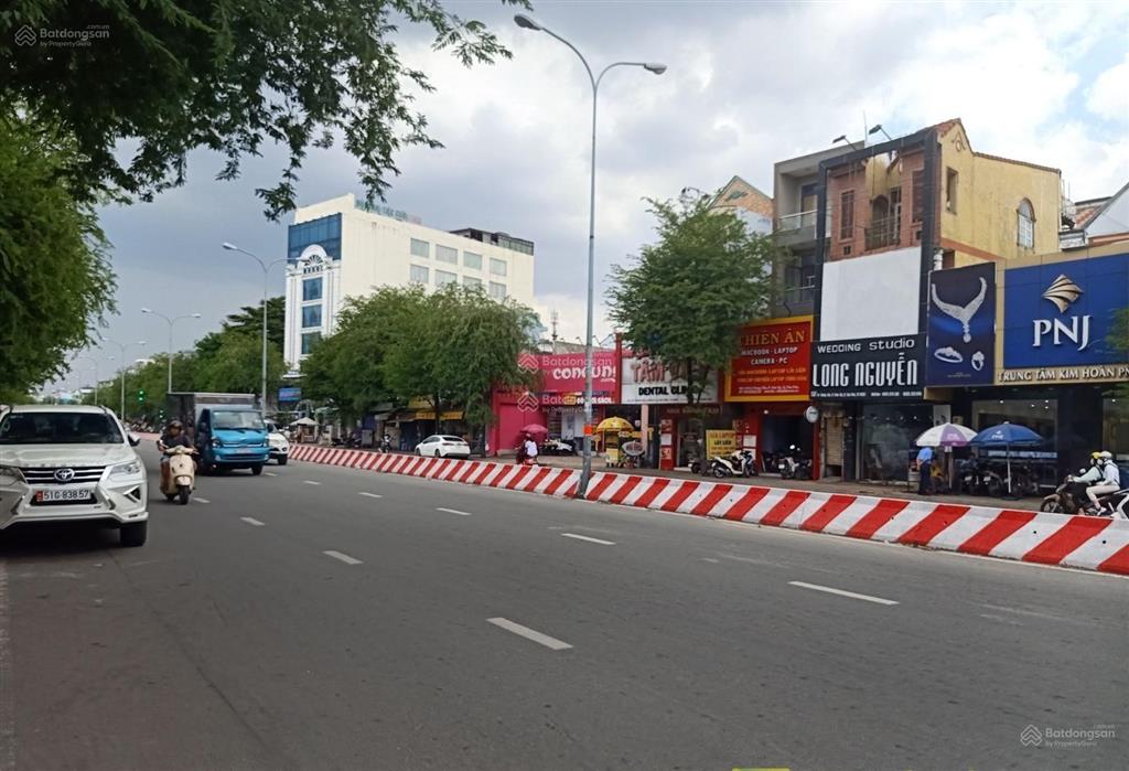Bán nhà mt lê trọng tấn đối diện đh công thương5,5m x 21m2 tầngngân hàng thuê 100 triệu24,9 tỷ