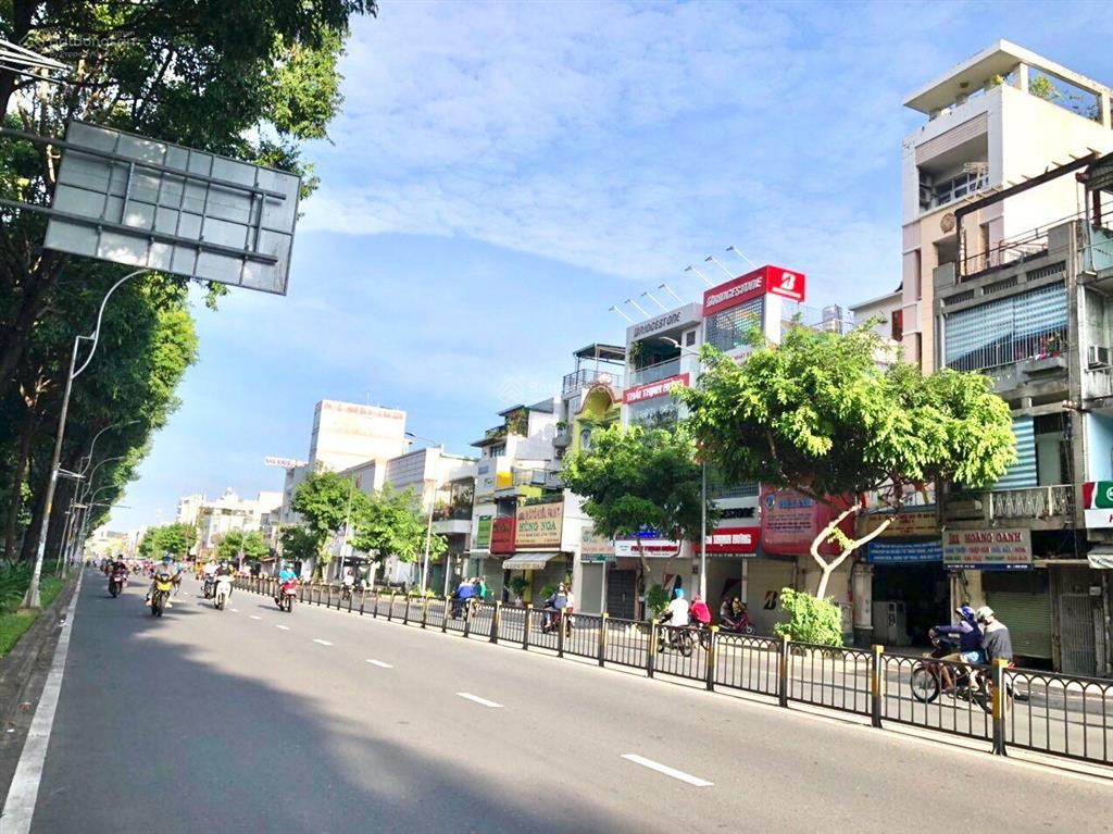 Tòa building mt lý thái tổ q105,2m x 22m hầm 6 tầng  hdt 200 triệu  giá 51 tỷ
