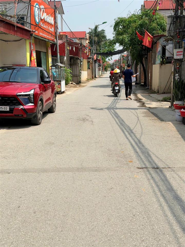Chính chủ bán lô đất 83m2, cách tỉnh lộ 424 700m, cách vành đai 5 300m. giá 1x triệu/m, x trung học