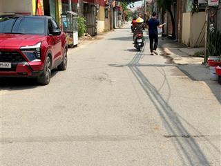 Chính chủ bán lô đất 83m, cách tỉnh lộ 424 700m, cách vành đai 5 300m. giá 1x triệu/m, x trung học