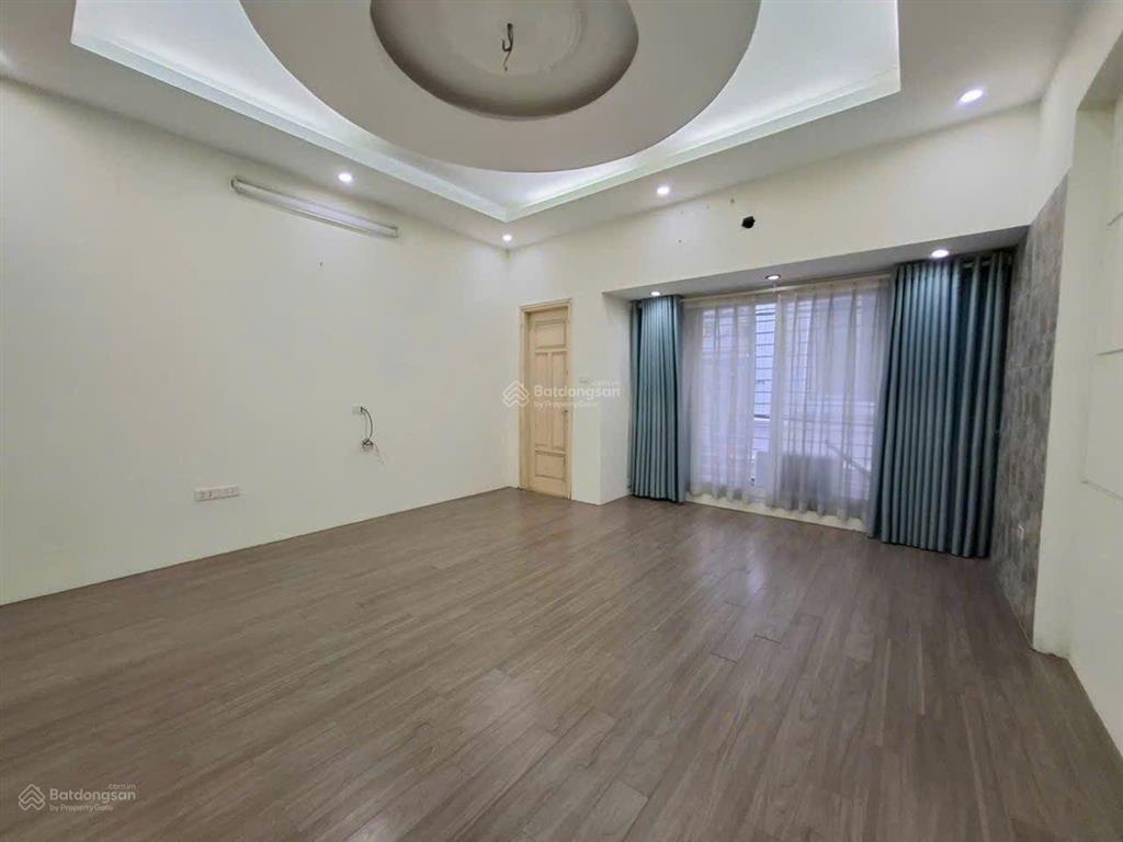 Dân xây bồ đề, mặt ngõ ô tô thông, ngay hồ bồ đề, có ô chờ thang máy