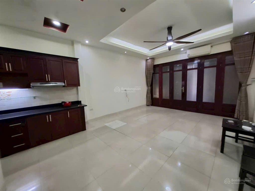 Dân xây bồ đề, mặt ngõ ô tô thông, ngay hồ bồ đề, có ô chờ thang máy