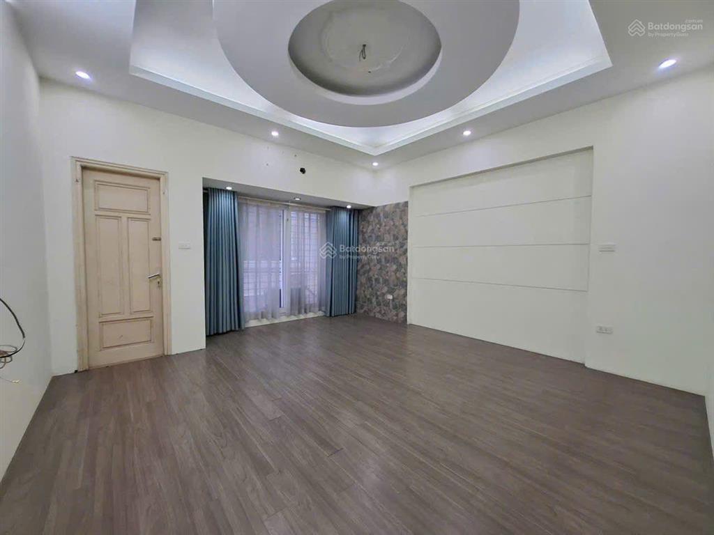 Dân xây bồ đề, mặt ngõ ô tô thông, ngay hồ bồ đề, có ô chờ thang máy