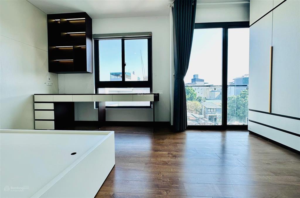 Giảm chào gần 2 tỷ, cổ linh, ngõ thông, ô tô tải tránh thông 2 đầu cách chỉ 2 nhà, giá tốt