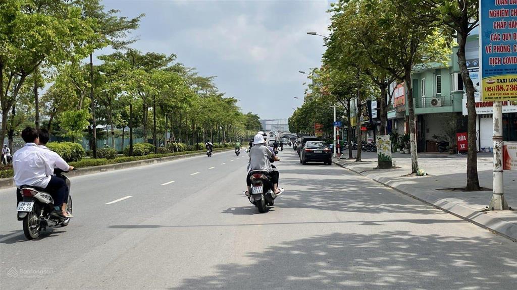 Giảm chào gần 2 tỷ, cổ linh, ngõ thông, ô tô tải tránh thông 2 đầu cách chỉ 2 nhà, giá tốt