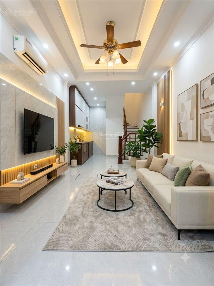 Giá đầu 6đ, nhà đẹp thạch bàn, ô tô 7 chỗ đỗ cửa
