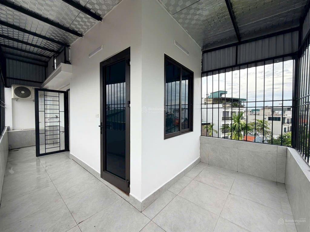 Giá đầu 6đ, nhà đẹp thạch bàn, ô tô 7 chỗ đỗ cửa