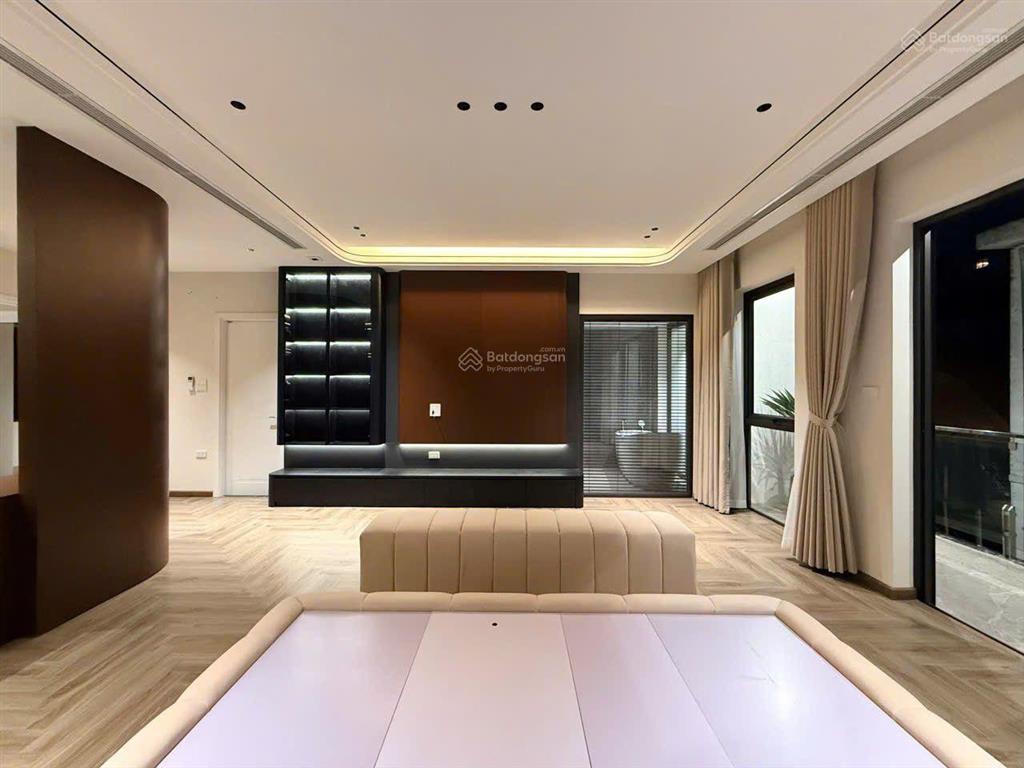 Nhà vip nguyễn sơn, mặt tiền bề thế, nâng tầm gia chủ