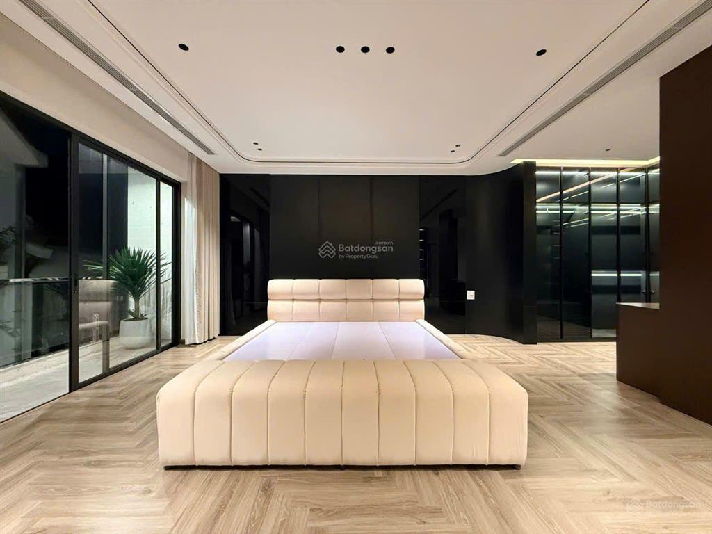 Nhà vip nguyễn sơn, mặt tiền bề thế, nâng tầm gia chủ