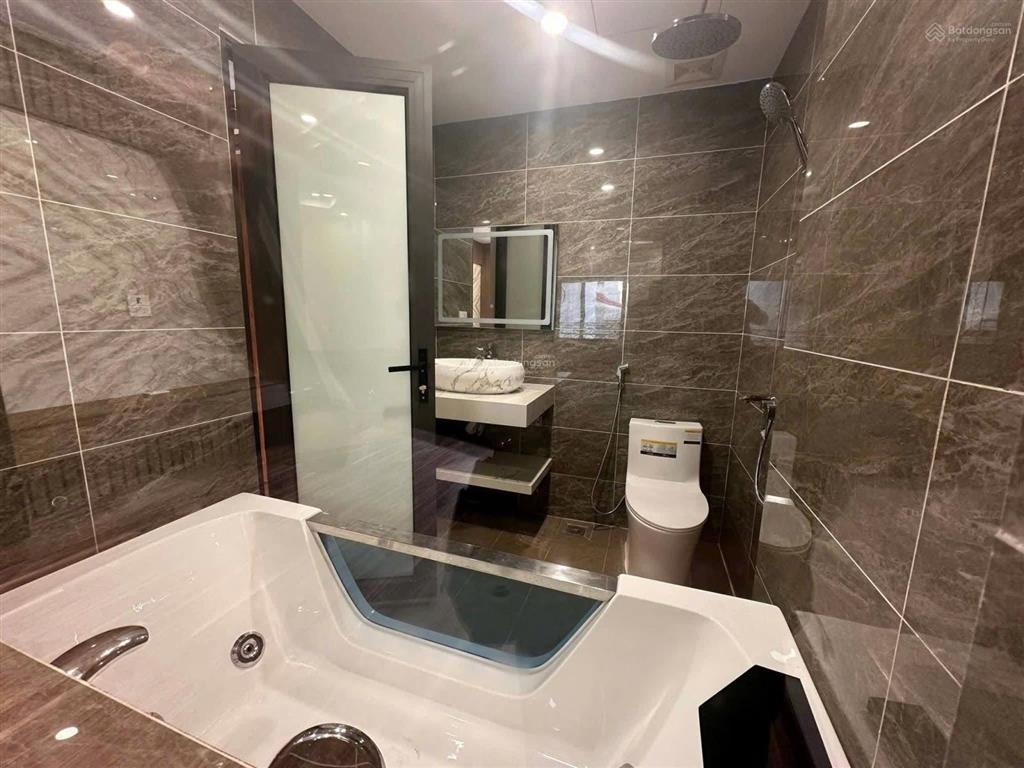 Chỉ 12đ bồ đề nhà đẹp ngay hồ vip, ô tô vào nhà