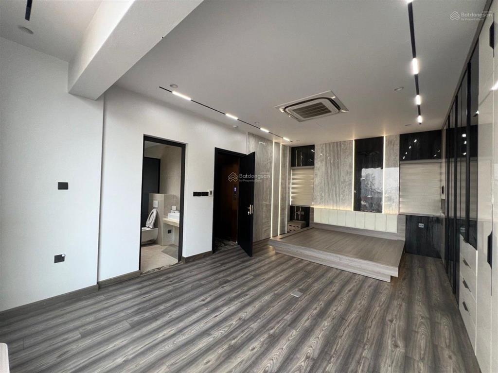 Bồ đề nhà đẹp, ngay hồ, thông hồng tiến, ô tô thông giá tốt