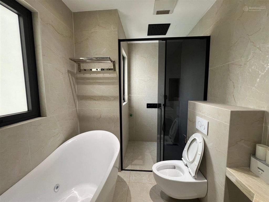 Bồ đề nhà đẹp, ngay hồ, thông hồng tiến, ô tô thông giá tốt