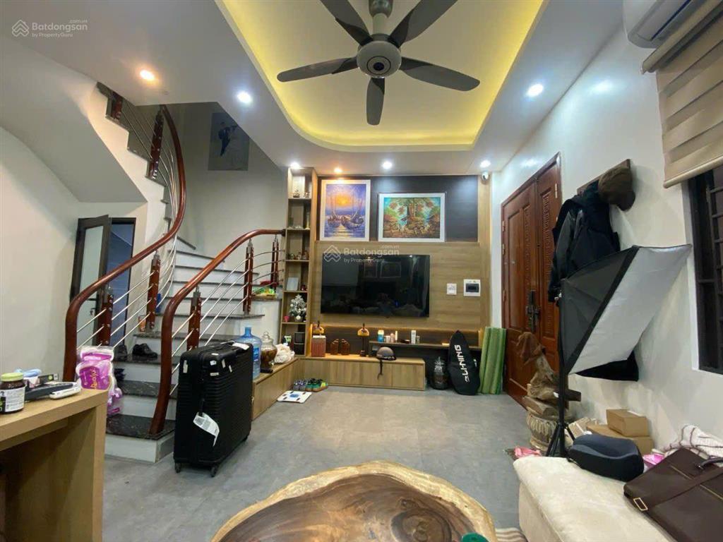 Nhà đẹp cổ linh, 1 nhà ra ô tô tránh thông, ô tô đỗ thoải mái giá tốt