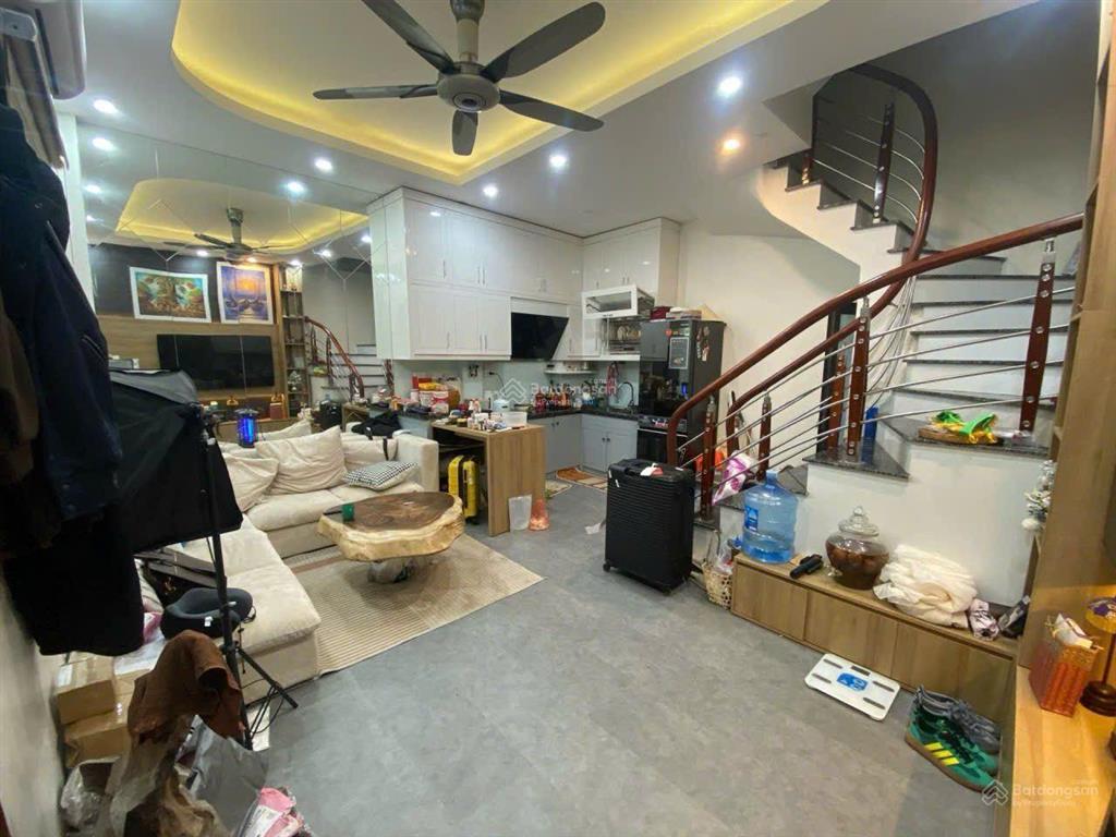 Nhà đẹp cổ linh, 1 nhà ra ô tô tránh thông, ô tô đỗ thoải mái giá tốt