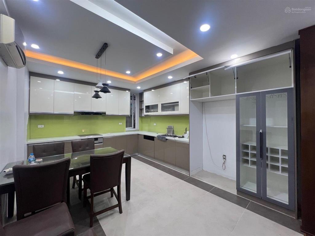 Bồ đề, nhà dân xây tâm vượng khí, trong khu phân lô ô tô tránh thông, sát phố giá tốt