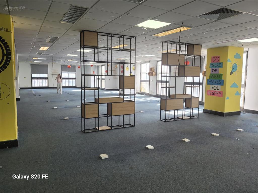 Bql cho thuê văn phòng sudico mễ trì 200m2 cắt từ 70m2 có thể lấy nội thất vào được luôn