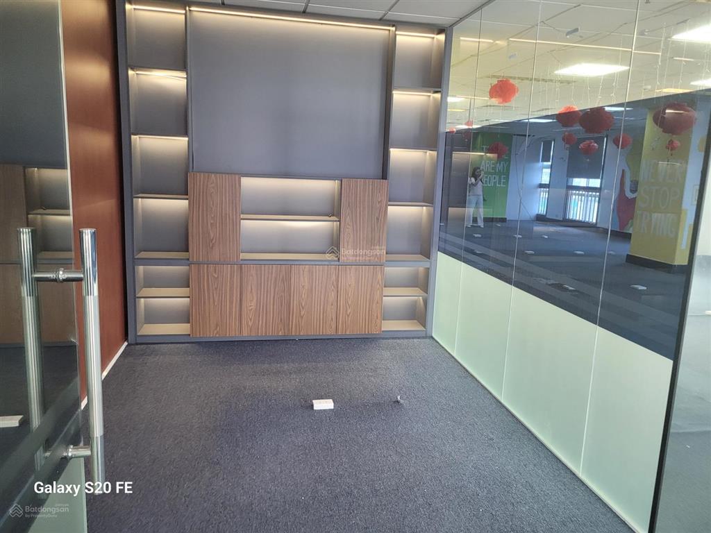 Bql cho thuê văn phòng sudico mễ trì 200m2 cắt từ 70m2 có thể lấy nội thất vào được luôn