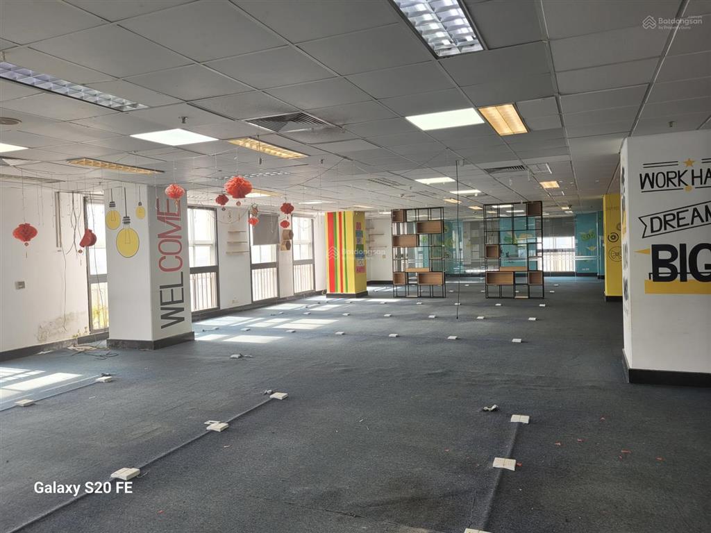 Bql cho thuê văn phòng sudico mễ trì 200m2 cắt từ 70m2 có thể lấy nội thất vào được luôn