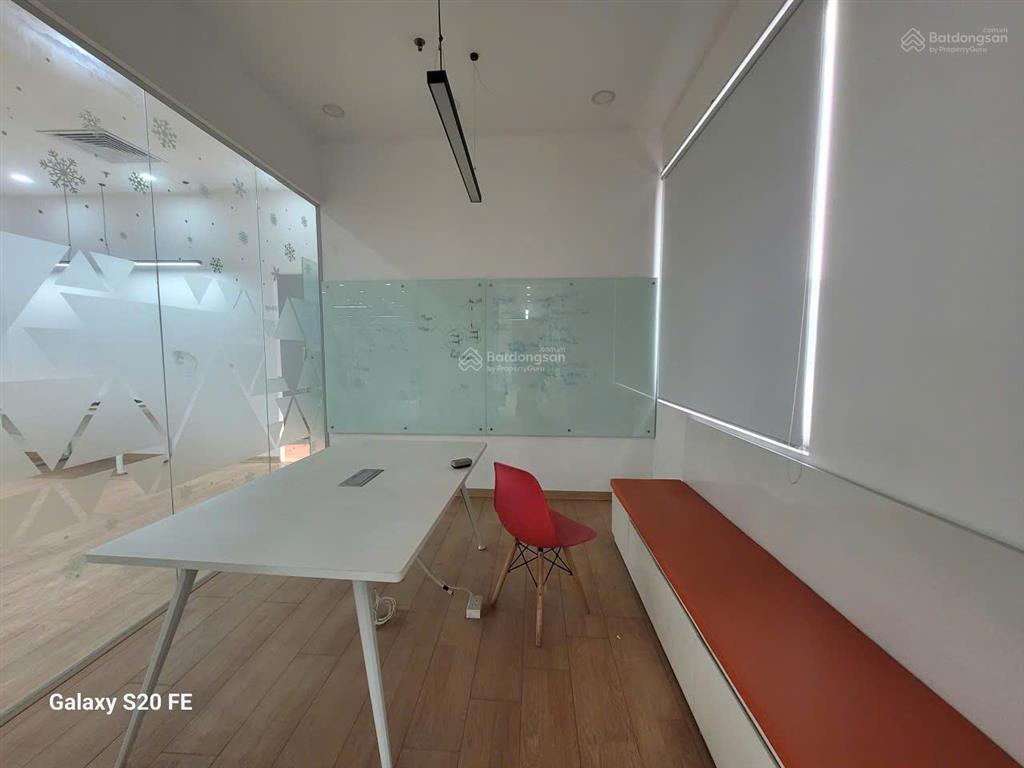 Bql cho thuê eurowindow trần duy hưng 300m² sẵn nội thất, cắt nhỏ từ 100m², view đẹp, sẵn nội thất