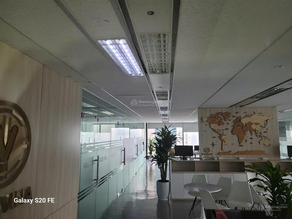 Cđt cho thuê vp charmvit trần duy hưng 300m2 cắt nhỏ từ 80m2 sẵn nội thất đẹp hạng a