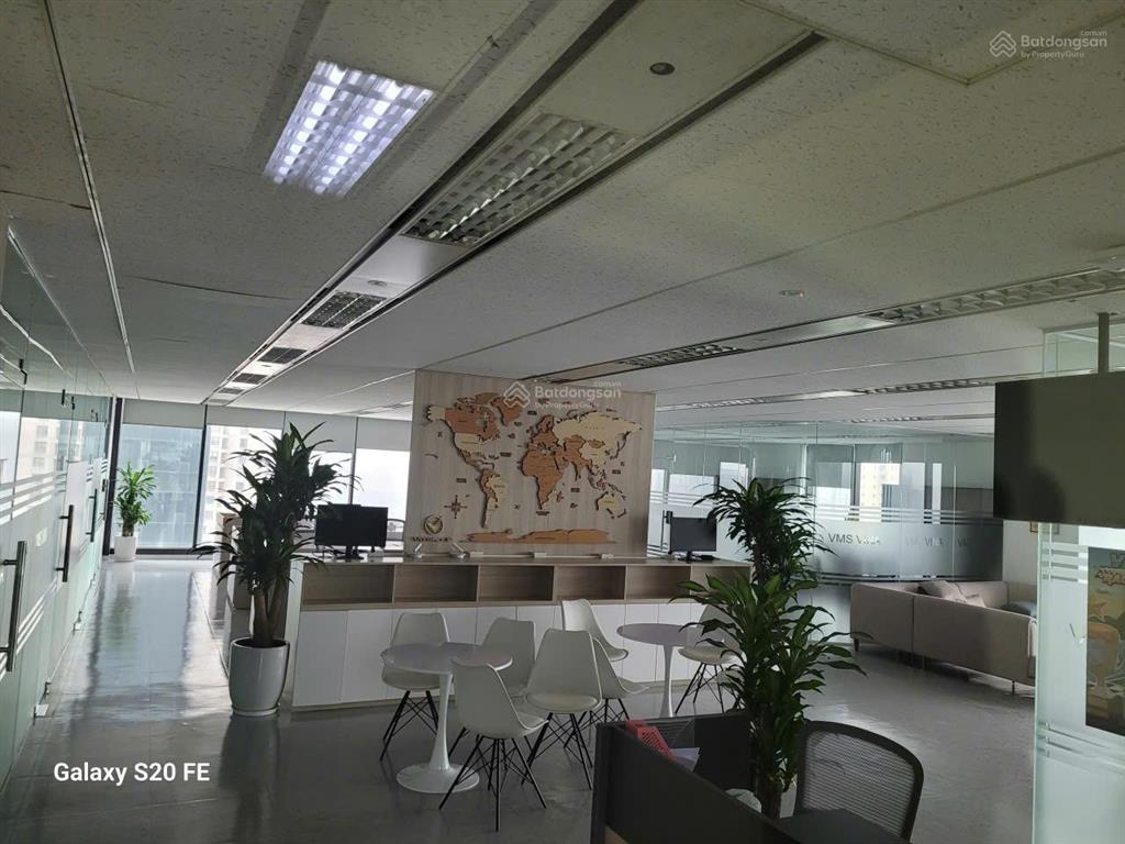 Cđt cho thuê vp charmvit trần duy hưng 300m2 cắt nhỏ từ 80m2 sẵn nội thất đẹp hạng a