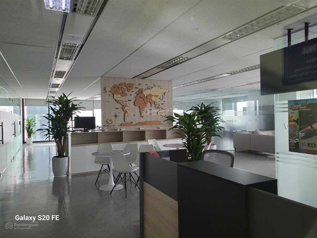 Cđt cho thuê vp charmvit trần duy hưng 300m2 cắt nhỏ từ 80m2 sẵn nội thất đẹp hạng a