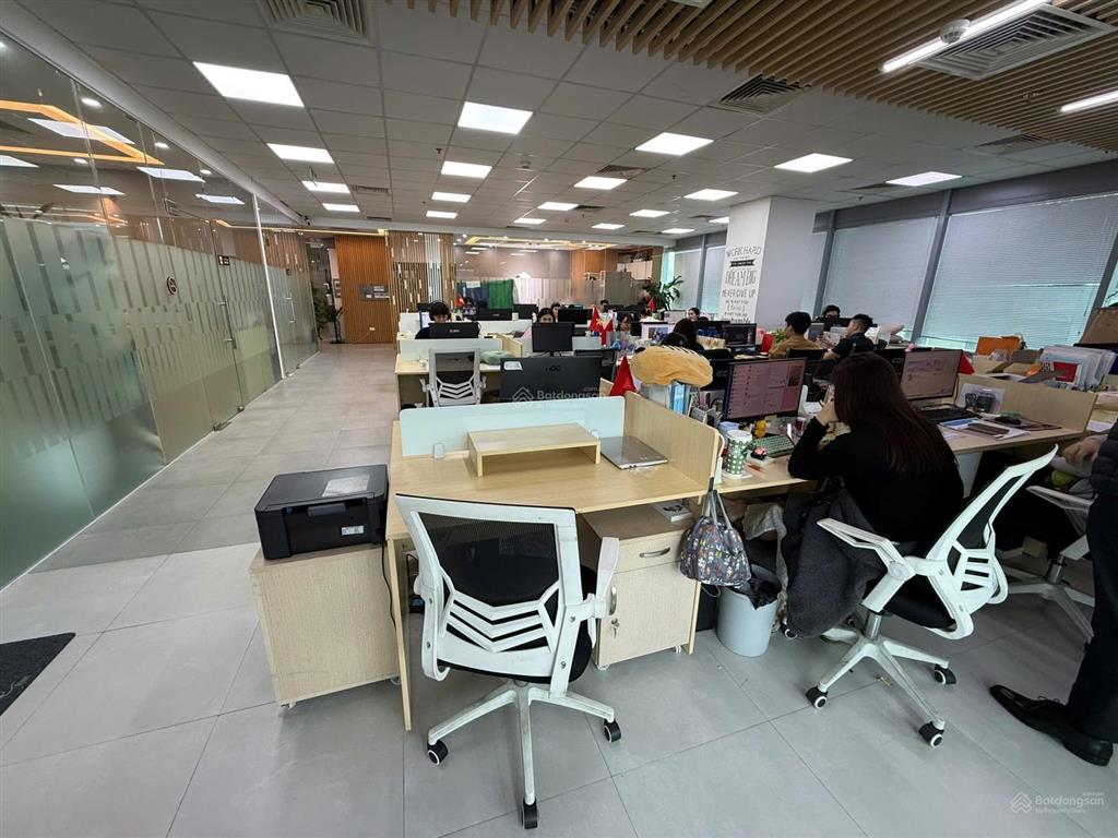 Bql cho thuê diamond lê văn lương 250m2 có nội thất cơ bản rất đẹp vào làm việc được luôn