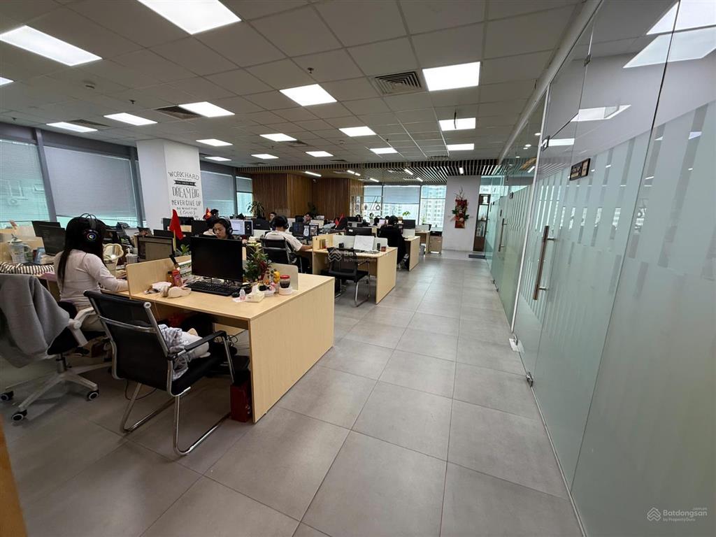 Bql cho thuê diamond lê văn lương 250m2 có nội thất cơ bản rất đẹp vào làm việc được luôn