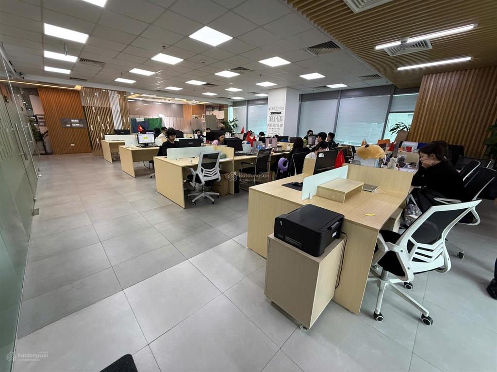 Bql cho thuê diamond lê văn lương 250m2 có nội thất cơ bản rất đẹp vào làm việc được luôn