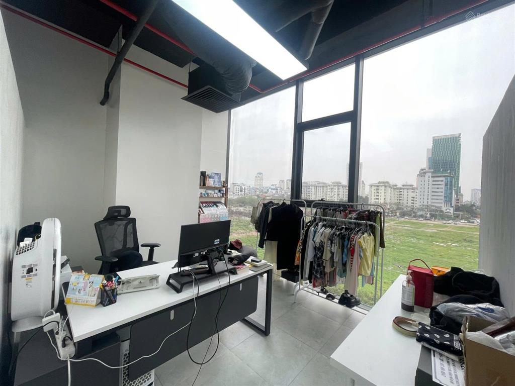 Bql cho thuê vp 500m2 cắt nhỏ từ 200m2 có nội thất vinhomes west point vào được luôn