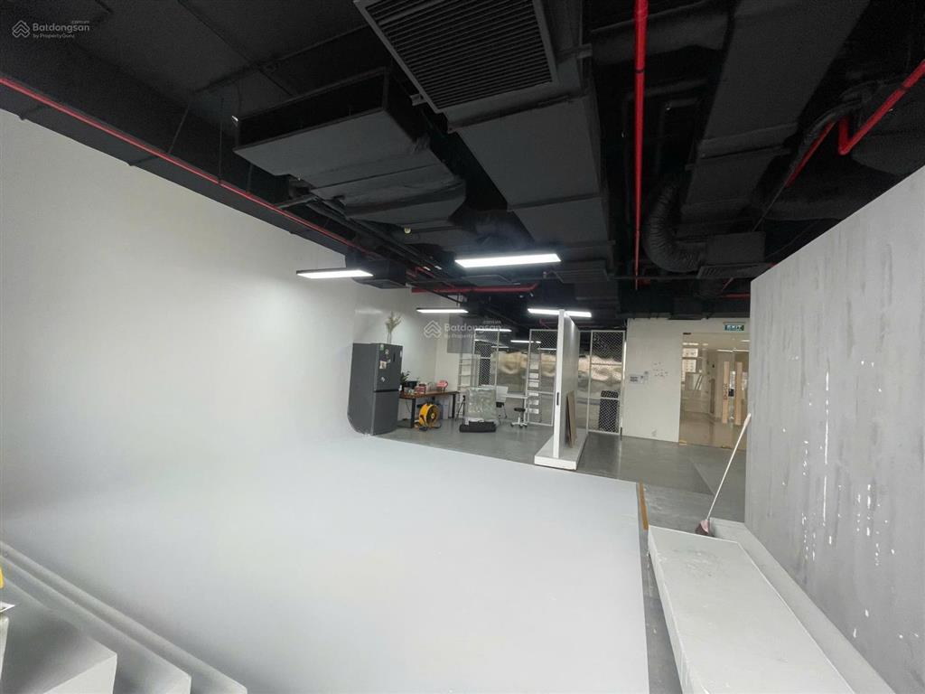 Bql cho thuê vp 500m2 cắt nhỏ từ 200m2 có nội thất vinhomes west point vào được luôn