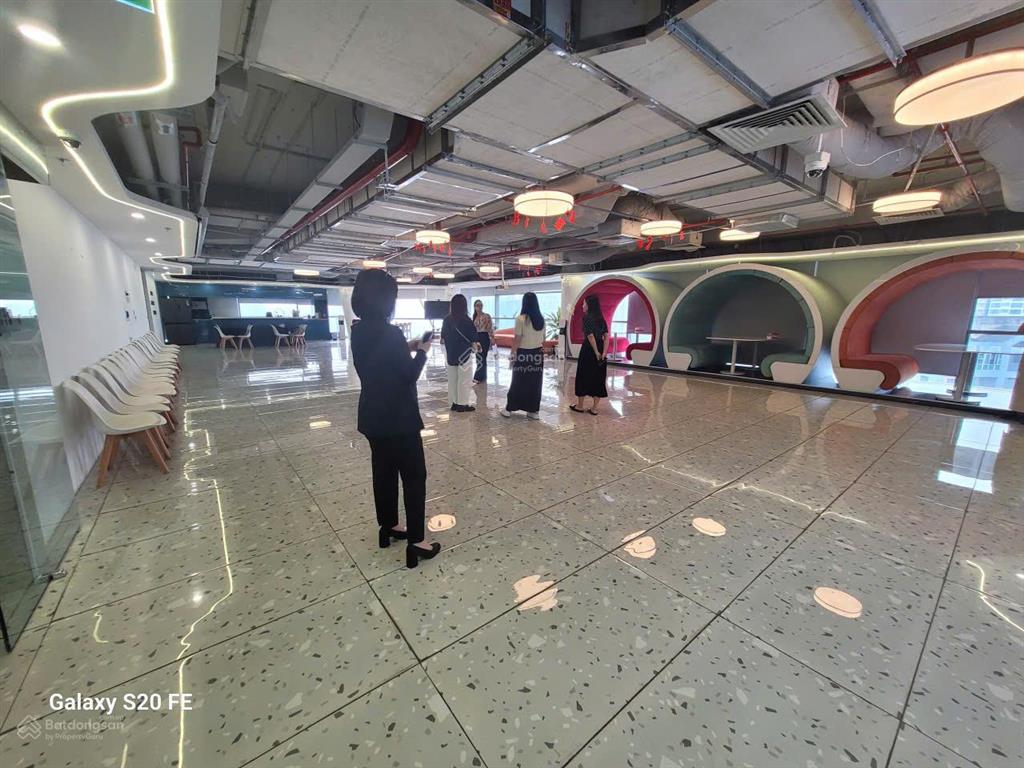Nhượng vp thuê 500m2 có nội thất, có thể cắt nhỏ 100m2, tòa hạng a hud lê văn lương, vào được luôn