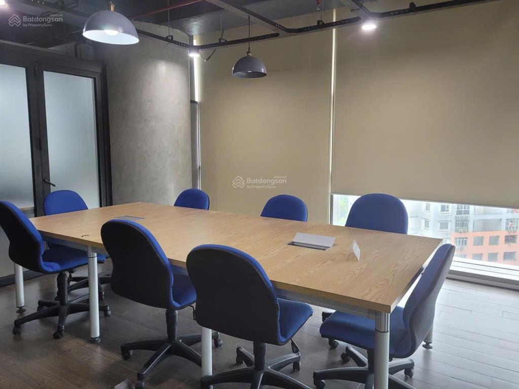 Nhượng vp thuê 500m2 có nội thất, có thể cắt nhỏ 100m2, tòa hạng a hud lê văn lương, vào được luôn