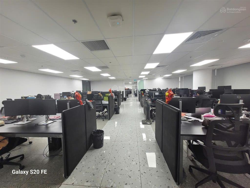 Nhượng vp thuê 500m2 có nội thất, có thể cắt nhỏ 100m2, tòa hạng a hud lê văn lương, vào được luôn