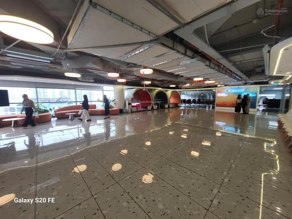 Nhượng vp thuê 500m2 có nội thất, có thể cắt nhỏ 100m2, tòa hạng a hud lê văn lương, vào được luôn
