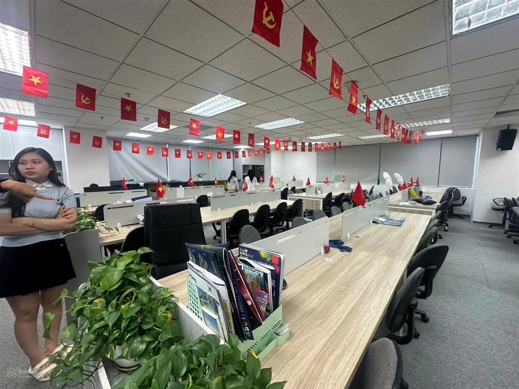 Bql văn phòng thuê the sun mễ trì 200m2 có cắt 100m2 sẵn nội thất vào được luôn