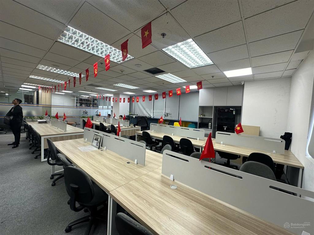 Bql văn phòng thuê the sun mễ trì 200m2 có cắt 100m2 sẵn nội thất vào được luôn