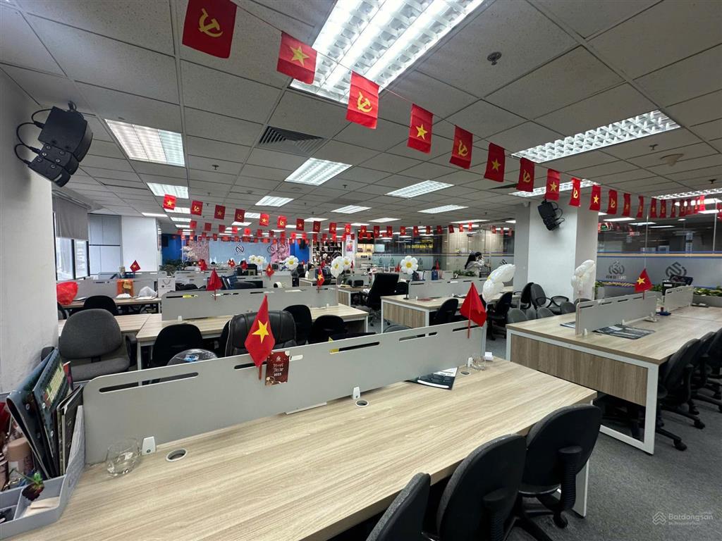 Bql văn phòng thuê the sun mễ trì 200m2 có cắt 100m2 sẵn nội thất vào được luôn