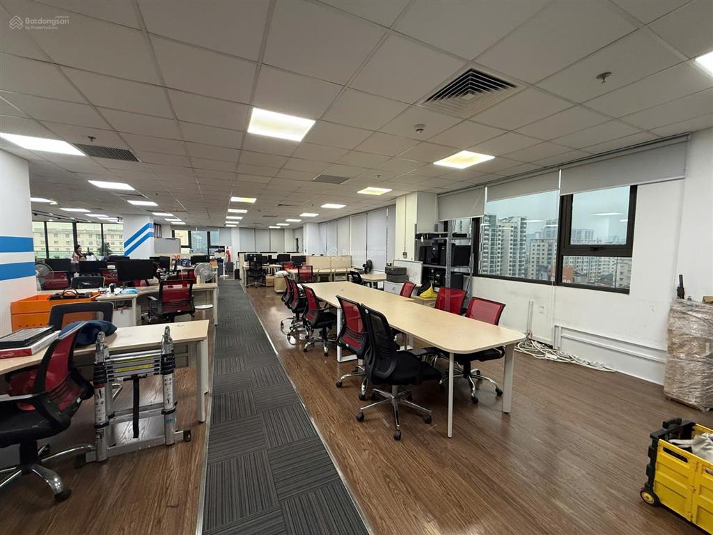 Nhượng văn phòng cic 219 trung kính 500m2 cắt từ 200m2 sẵn nội thất, view đẹp theo nhu cầu