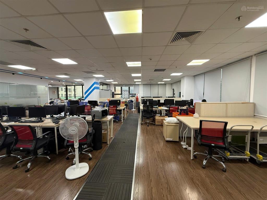 Nhượng văn phòng cic 219 trung kính 500m2 cắt từ 200m2 sẵn nội thất, view đẹp theo nhu cầu