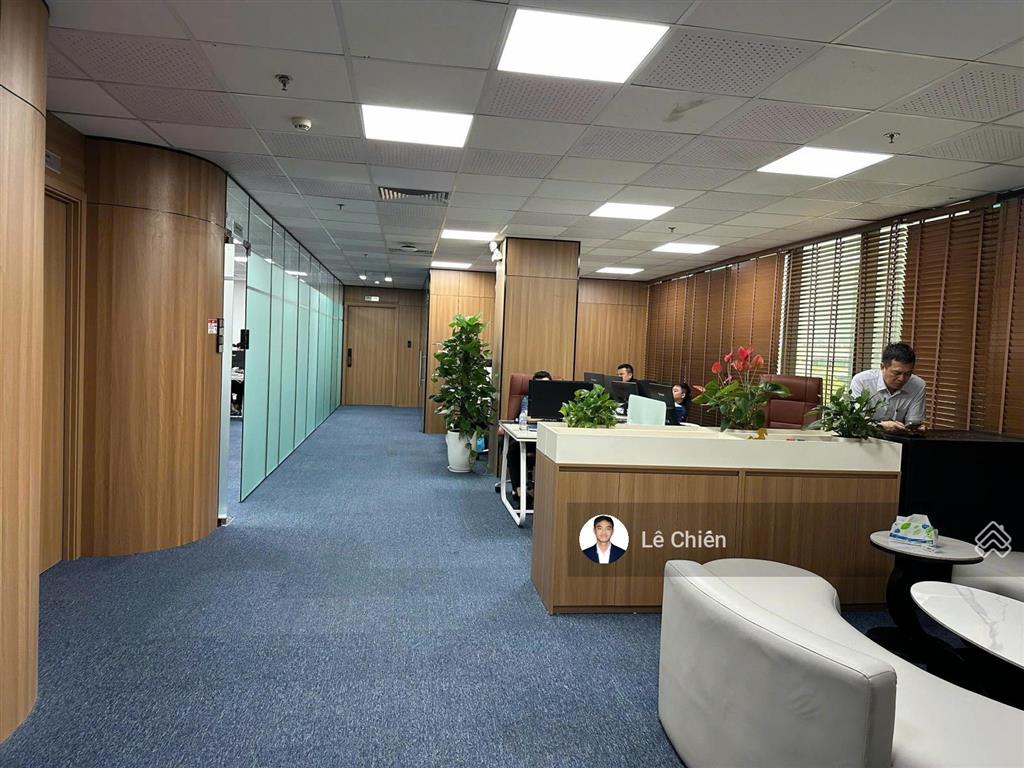 Cho thuê văn phòng central field 219 trung kính 300m2 cắt tối thiểu từ 100m2 có nội thất vào luôn